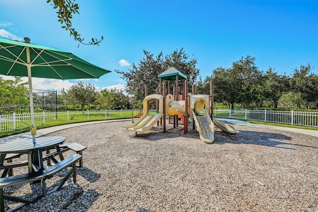 Building Photo - 10733 SW Elsinore Dr