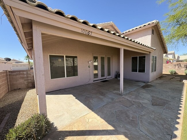 Building Photo - Great eastside location pet friendly