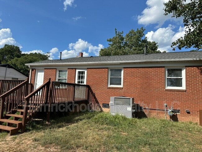 Building Photo - 1554 Rolling Meadow Ln