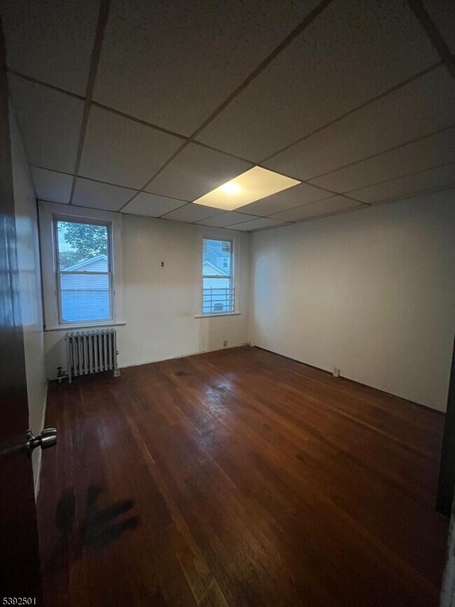 Building Photo - 577 Tremont Ave