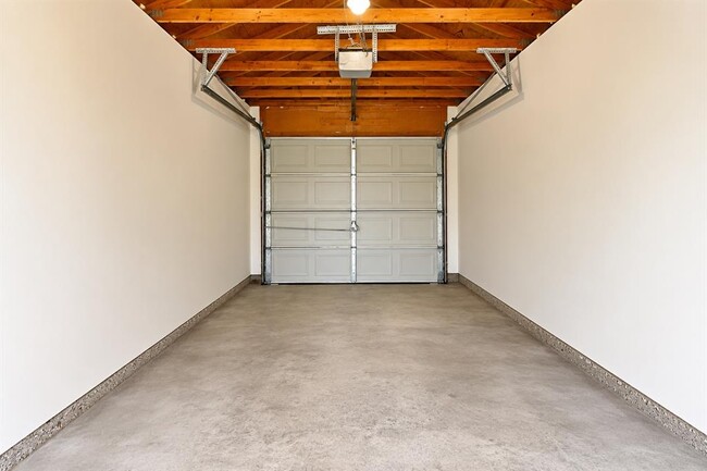 Building Photo - 8807 Springmail Cir