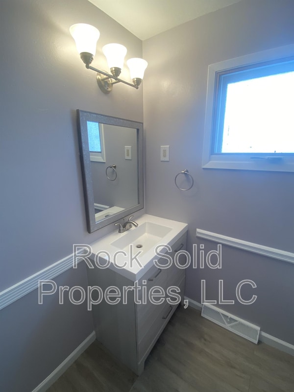 Building Photo - 4703 E 17th St