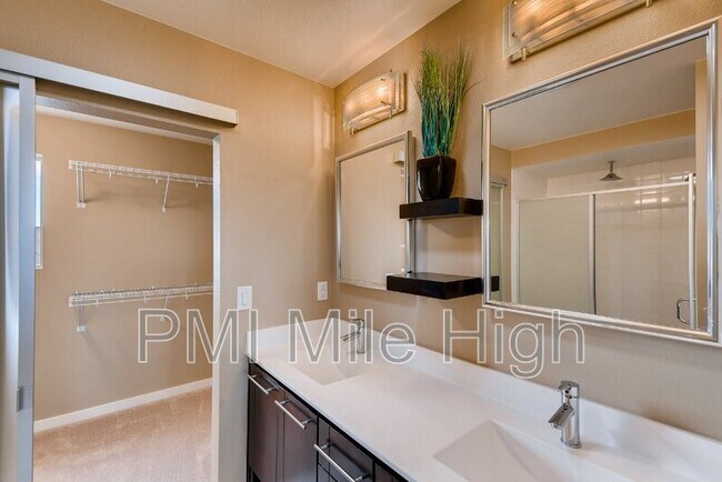 Building Photo - 10057 Quintero St