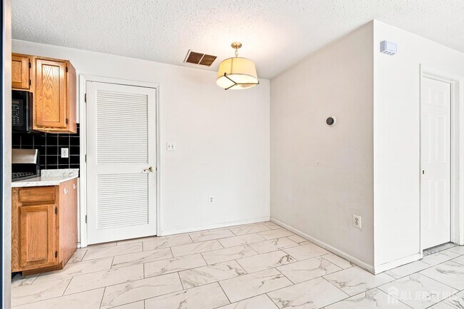 Building Photo - 17 Prestwick Way