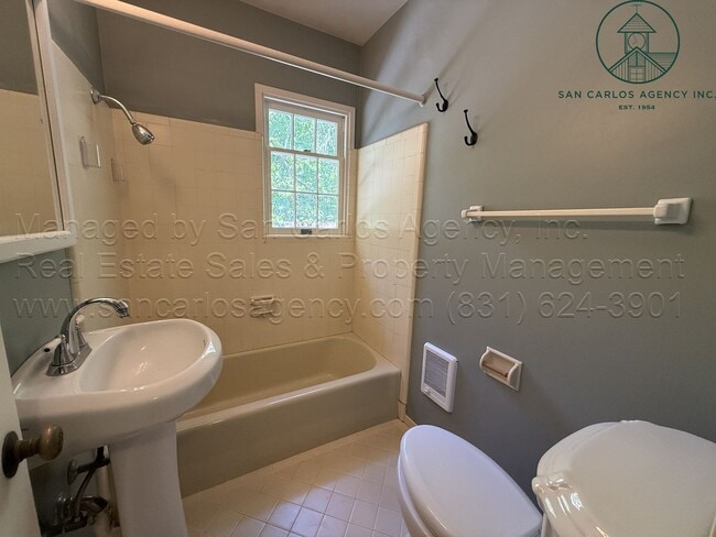 Building Photo - Adorable, Private Cottage in Jack's Peak