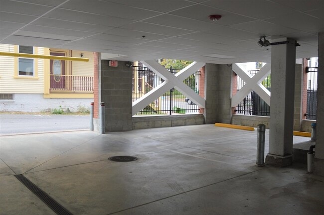 Building Photo - 2 Silver St