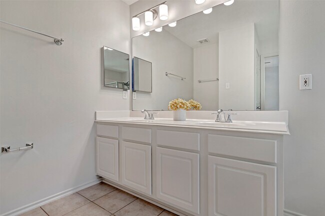 Building Photo - 218 Blushwood Pl