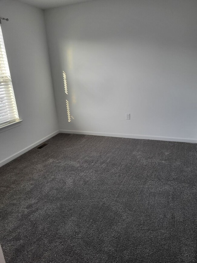 Building Photo - Spacious Modern 3 Bedroom Townhome in Annv...