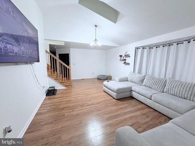 Building Photo - 13908 Greenfield Ave