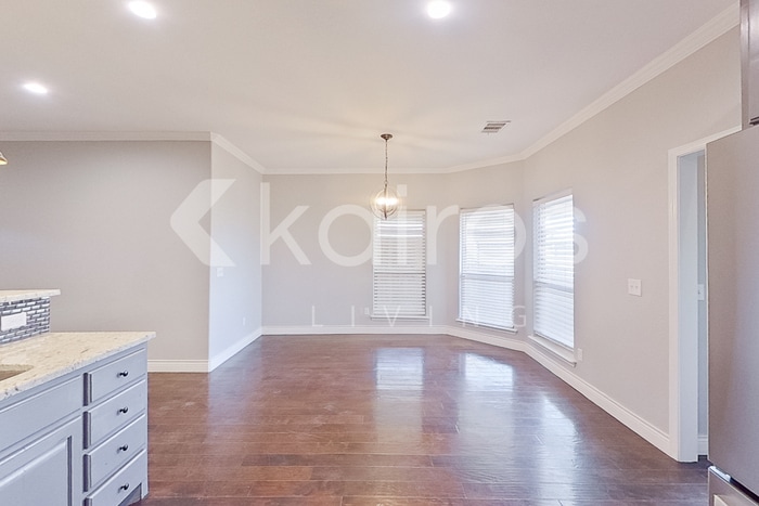 Building Photo - 7307 Albany Dr