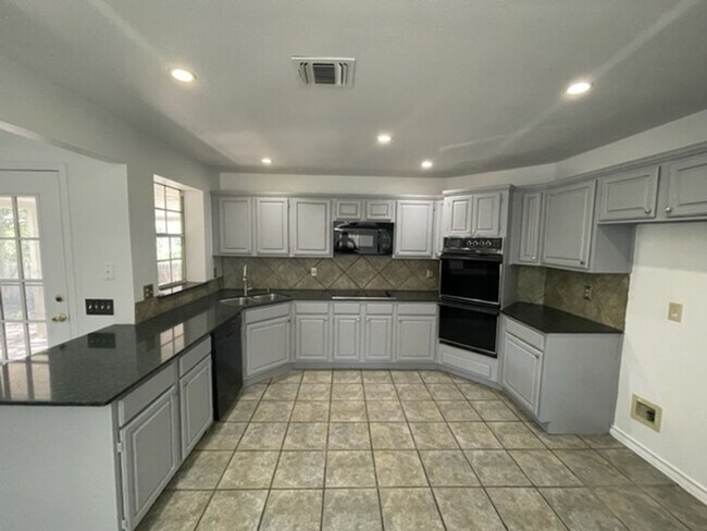 Building Photo - Coming Soon! Beautiful 4 Bed 2 Bath in Sto...