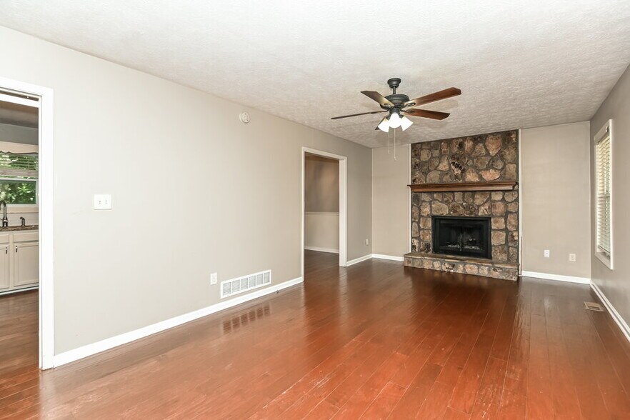 Building Photo - 4061 Wylie Ln