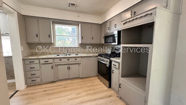 Building Photo - 4712 S Blackwelder Ave