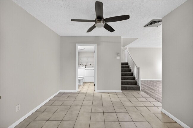 Building Photo - 5612 SE Riverboat Dr
