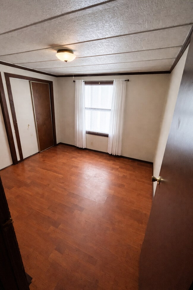 Building Photo - 1379 N Vicha Rd