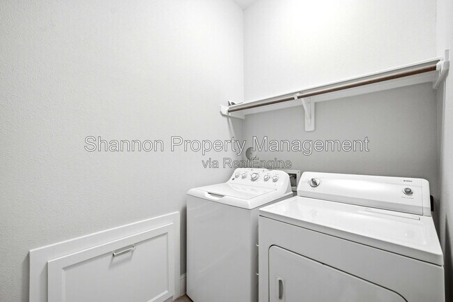 Building Photo - 1204 W 16th St