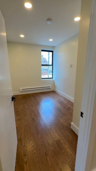 Building Photo - 3679 Paulding Ave