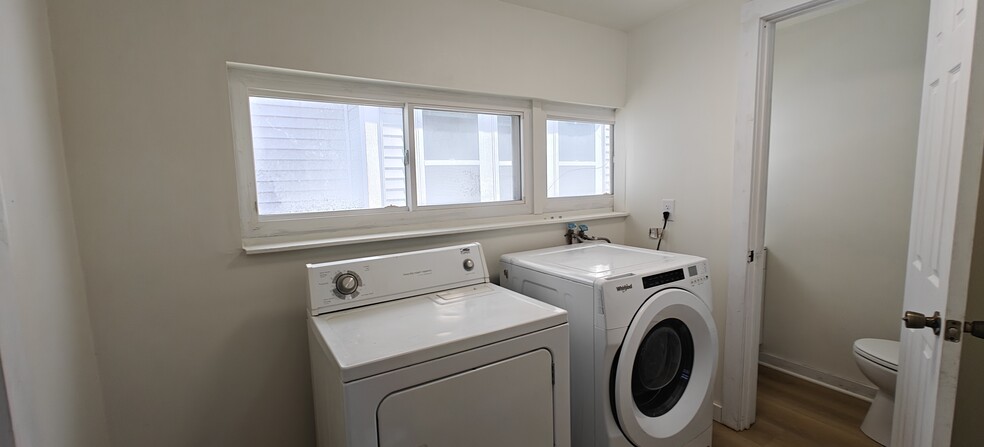 Laundry - 400 Wyandotte Ave