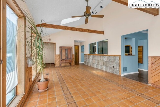 Building Photo - 483 NC-105 Extension