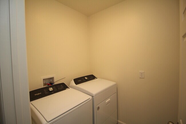 Building Photo - 1405 Mineral Lp Dr NW