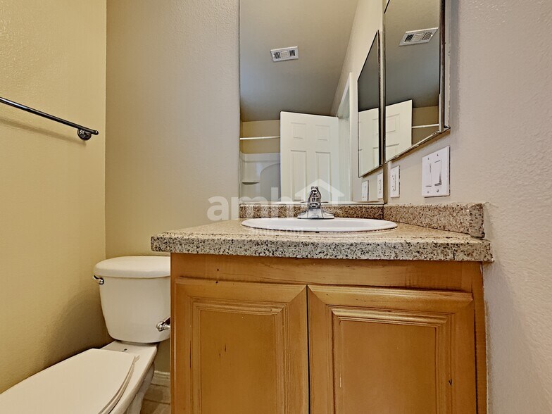 Building Photo - 1160 Paradise Safari Dr