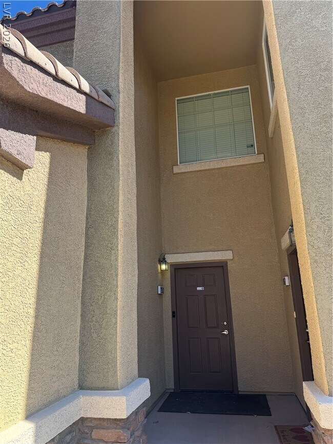 Building Photo - 6868 Sky Pointe Dr