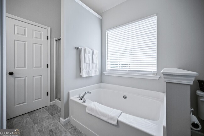 Building Photo - 11 Cobblestone Dr NW