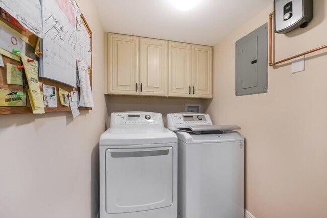 Building Photo - 5340 NW 2nd Ave