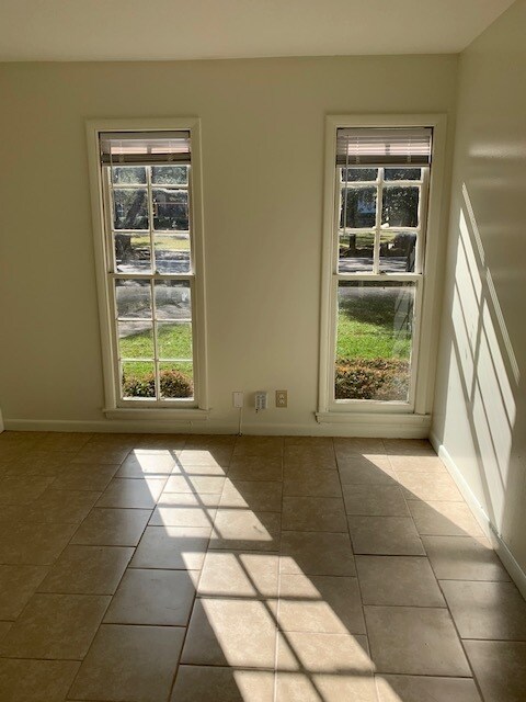 Building Photo - 1504 Dauphin St