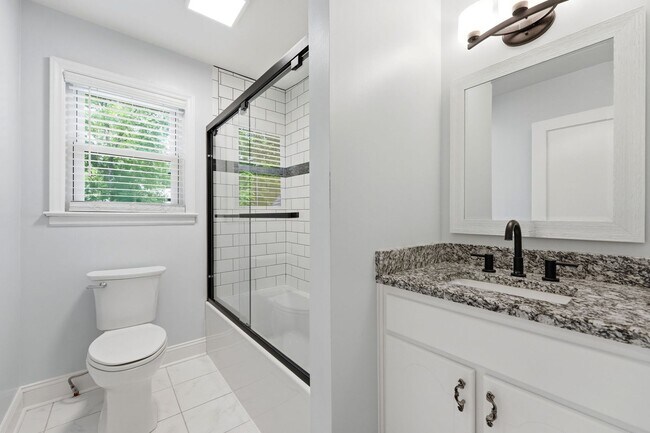 Building Photo - Beautifully Updated 3BR Home in an Established Burlington Neighborhood
