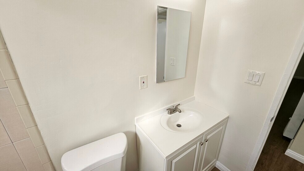 Building Photo - 815 Benton Wy