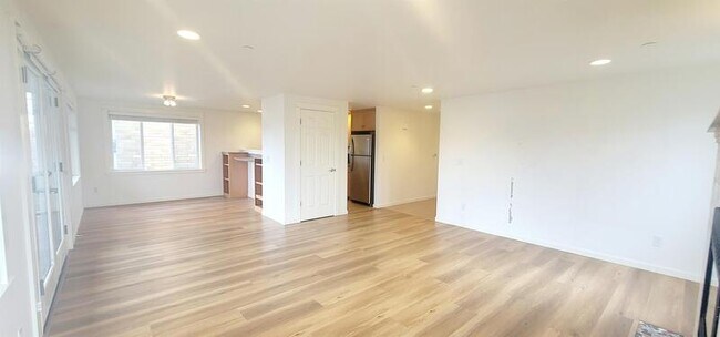 Building Photo - 2012 Minor Ave E