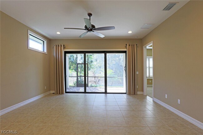 Building Photo - 8181 Venetian Pointe Dr