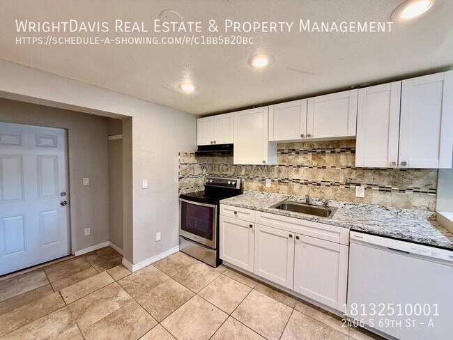 Building Photo - 2406 S 69th St