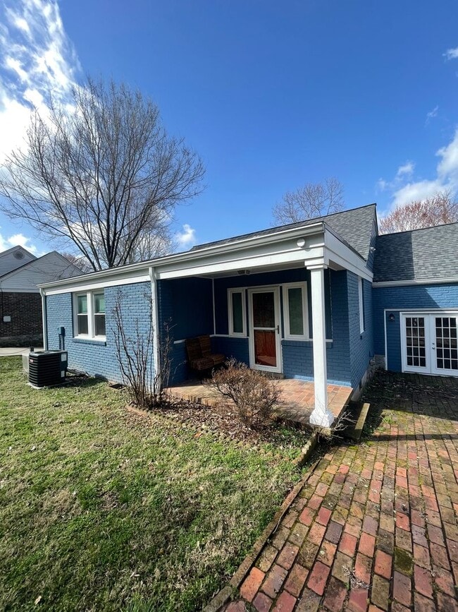 Building Photo - East Nashville!