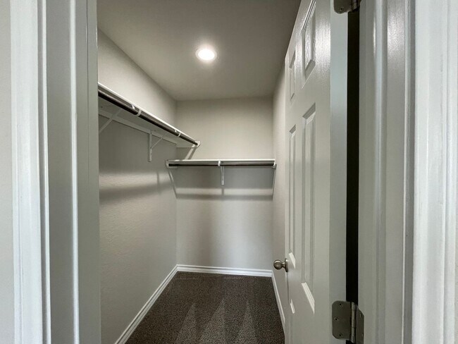 Building Photo - Townhome for rent