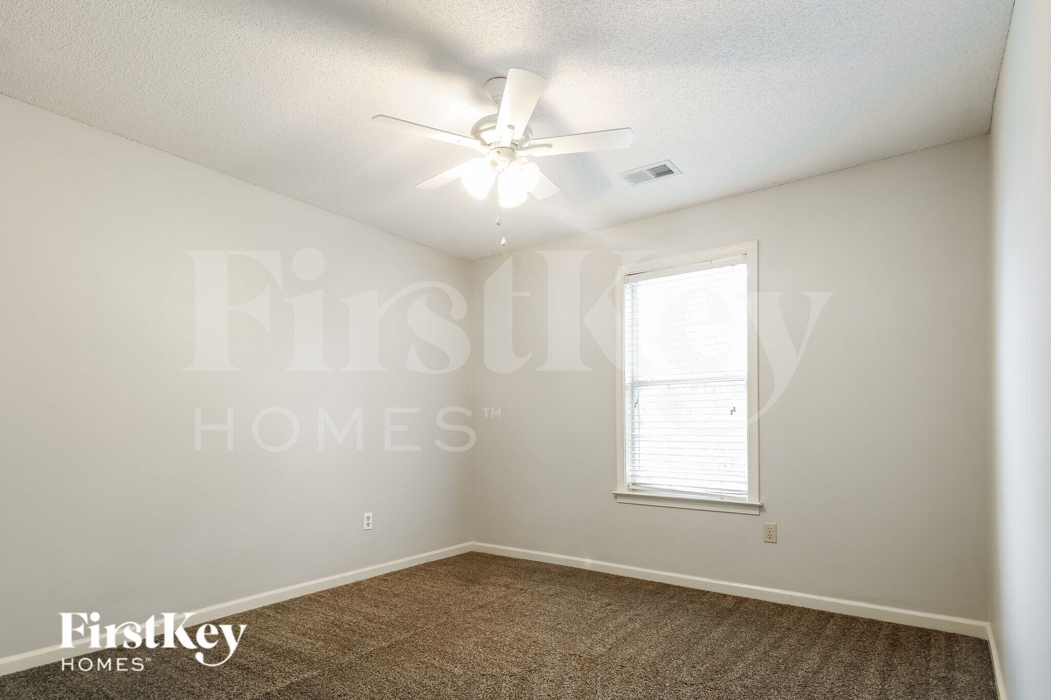 Building Photo - 588 N Ericson Dr