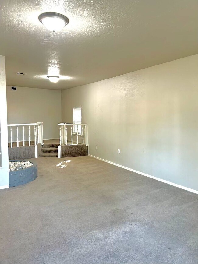 Building Photo - 1807 Comanche St