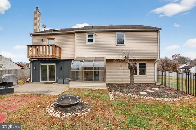 Building Photo - 11 Grant Dr