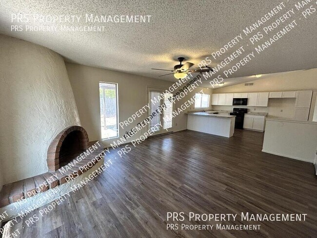 Building Photo - 3226 N Sycamore Pl