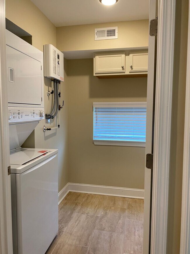 Building Photo - One bedroom one bathroom apartment off of West Union - Downtown Morganton