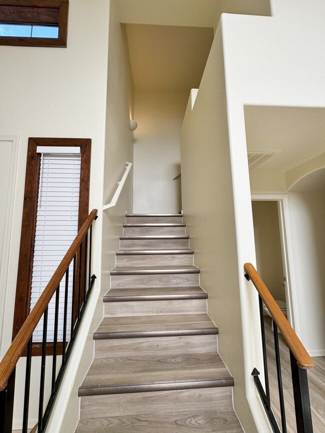 Building Photo - ASHLEY HEIGHTS 3 BEDROOM WITH HUGE BACKYARD