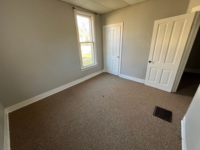 Building Photo - 325 2nd St NW