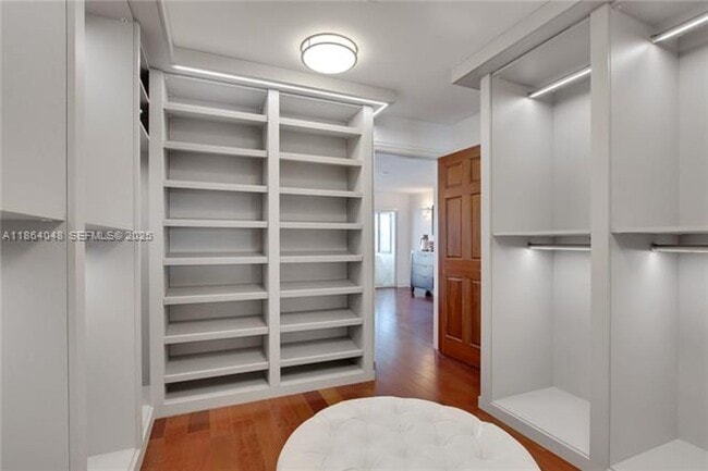 Building Photo - 257 N Coconut Ln