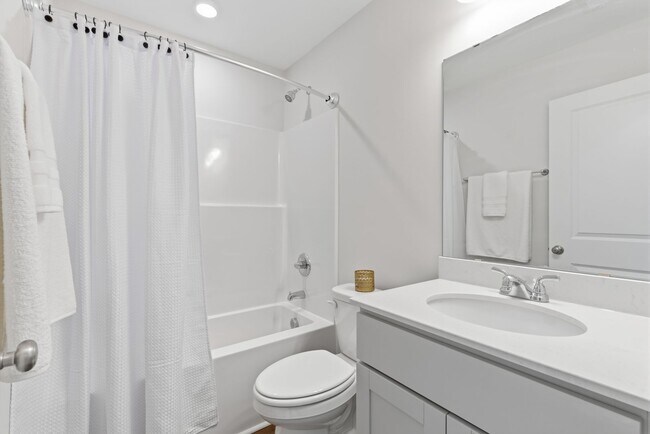 Building Photo - Beautiful 3 Bedroom 2.5 Bath Townhome in East Main Meadows