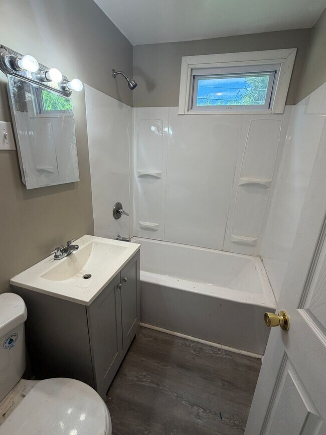 Building Photo - Newly updated 3 bedroom Cape Cod in Dayton