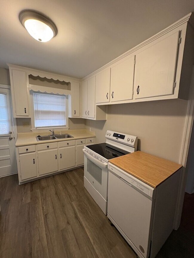 Building Photo - 403A Smith