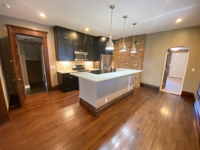 Building Photo - 28 E Northwood Ave