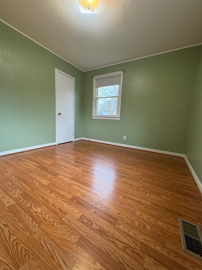 Building Photo - 61 Trowbridge Ln