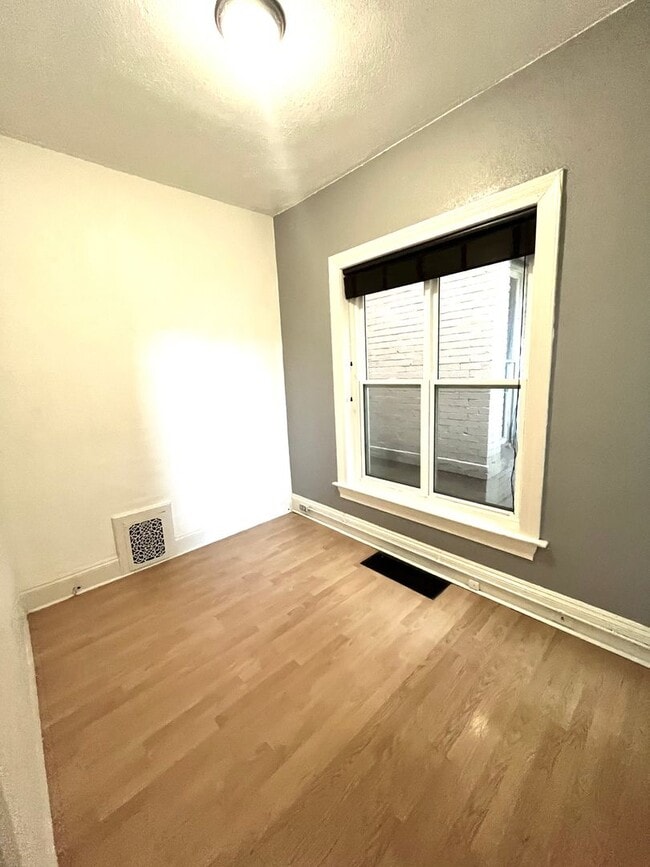 Building Photo - $1000 off Move in Special - Charming 2 bed 1 bath W/D in unit, free parking, renovated kitchen, f...